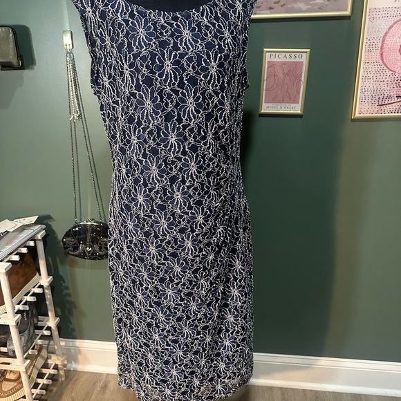Roz & Ali Navy Floral Lace Dress size 12 🦄 - Picture 2 of 5